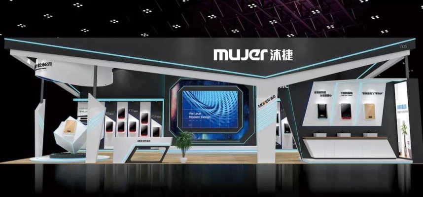 لقد شاركت موكر في المعرض عدة مرات